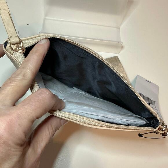 Tommy Hilfiger NWT Cream Wristlet Pebbled Vegan Leather MSRP $68 - Picture 9 of 9